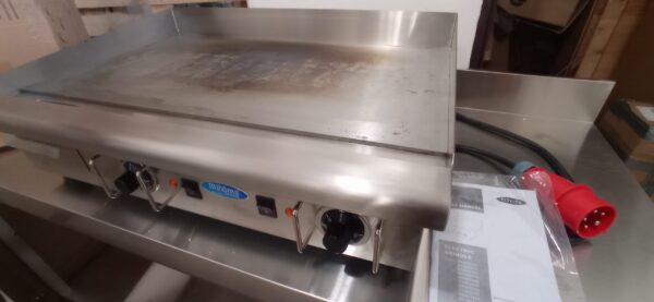 Použité- Elektrická grilovacia doska – 73cm – 4,4kW – hladká | MAXIMA BIG 09300075 - Image 15