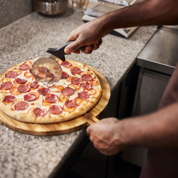 Chladiaci stôl na pizzu PREMIUM - 2150x800mm - s 3 dvierkami a 3 zásuvkami - vrátane chladiacej vitríny - 10x GN 1/3 - Image 3
