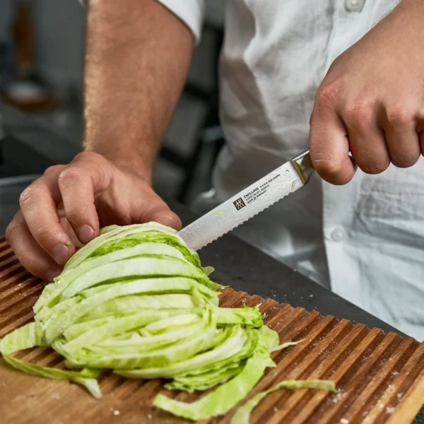ZWILLING | VIER STERNE - Univerzálny nôž s vlnitým ostrím - čepeľ: 130mm - Image 9