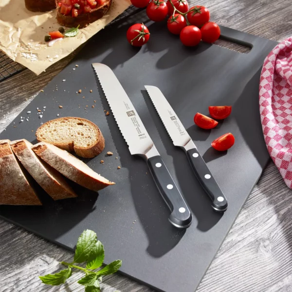 ZWILLING | PRO - Univerzálny nôž s vlnitým ostrím - čepeľ: 130mm - Image 6