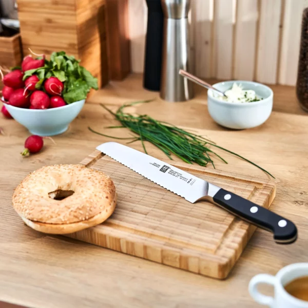 ZWILLING | PRO - Nôž na chlieb s vlnitým ostrím - čepeľ: 200mm - Image 10