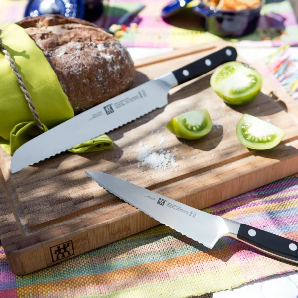 ZWILLING | PRO - Nôž na chlieb s vlnitým ostrím - čepeľ: 200mm - Image 6