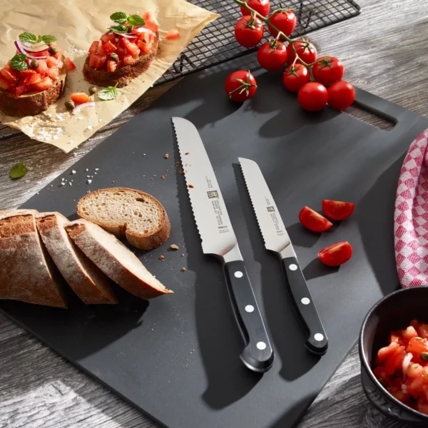 ZWILLING | PRO - Nôž na chlieb s vlnitým ostrím - čepeľ: 200mm - Image 7