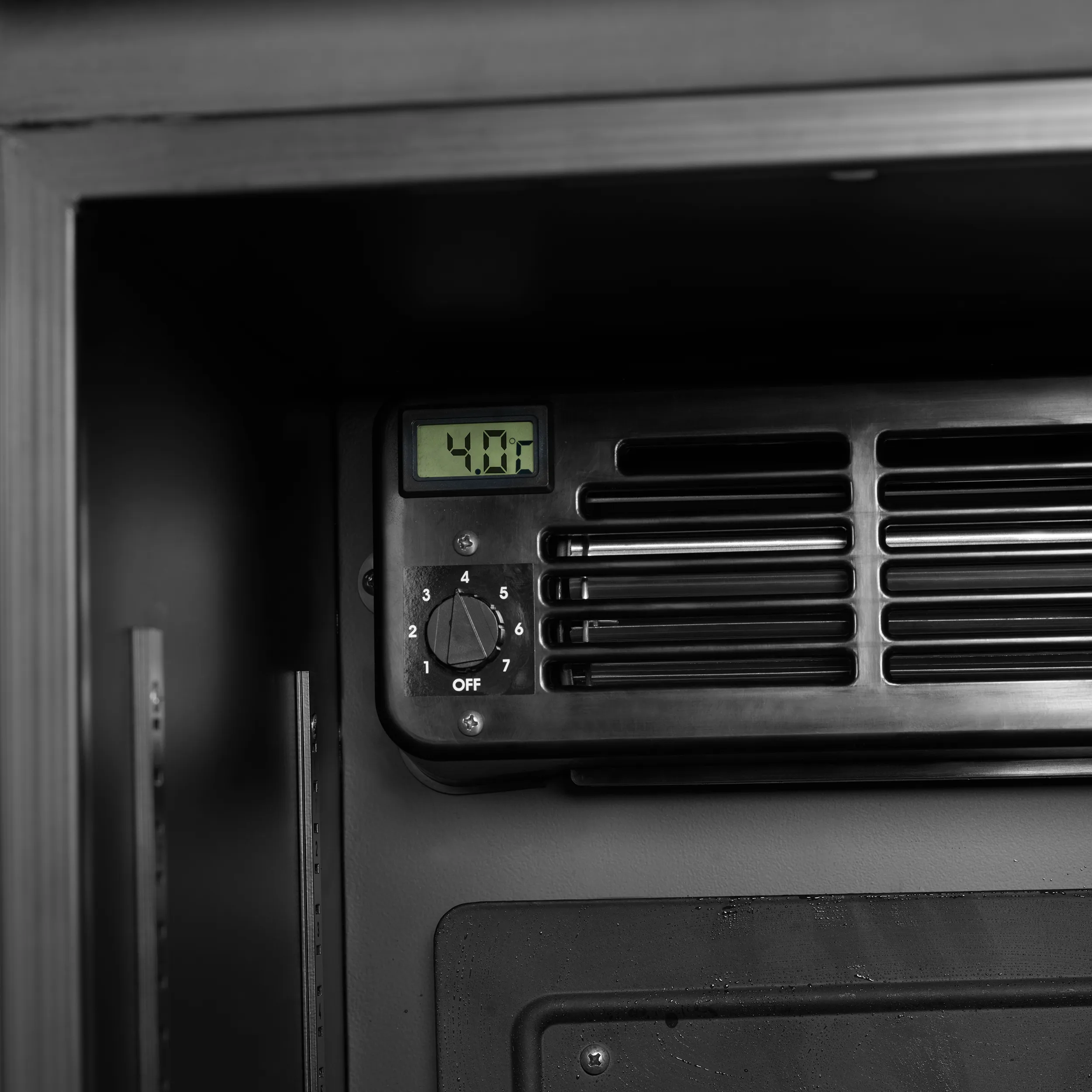 Úzka chladiaca skriňa – 114 L – 435×505 mm | TEFCOLD FSC 175H Black – Obrázok 3