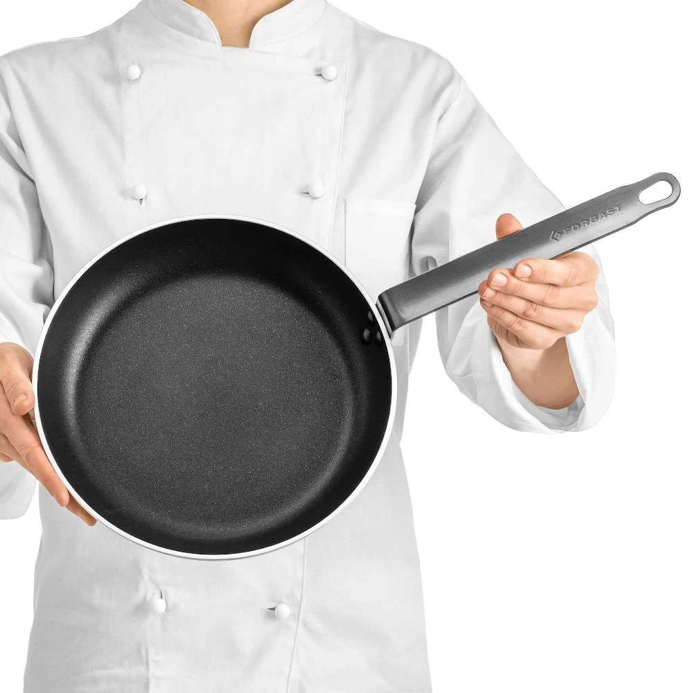Hliníková panvica s nepriľnavým povrchom PLATINUM PLUS s priemerom 28 cm FORGAST FG02324 – Obrázok 3