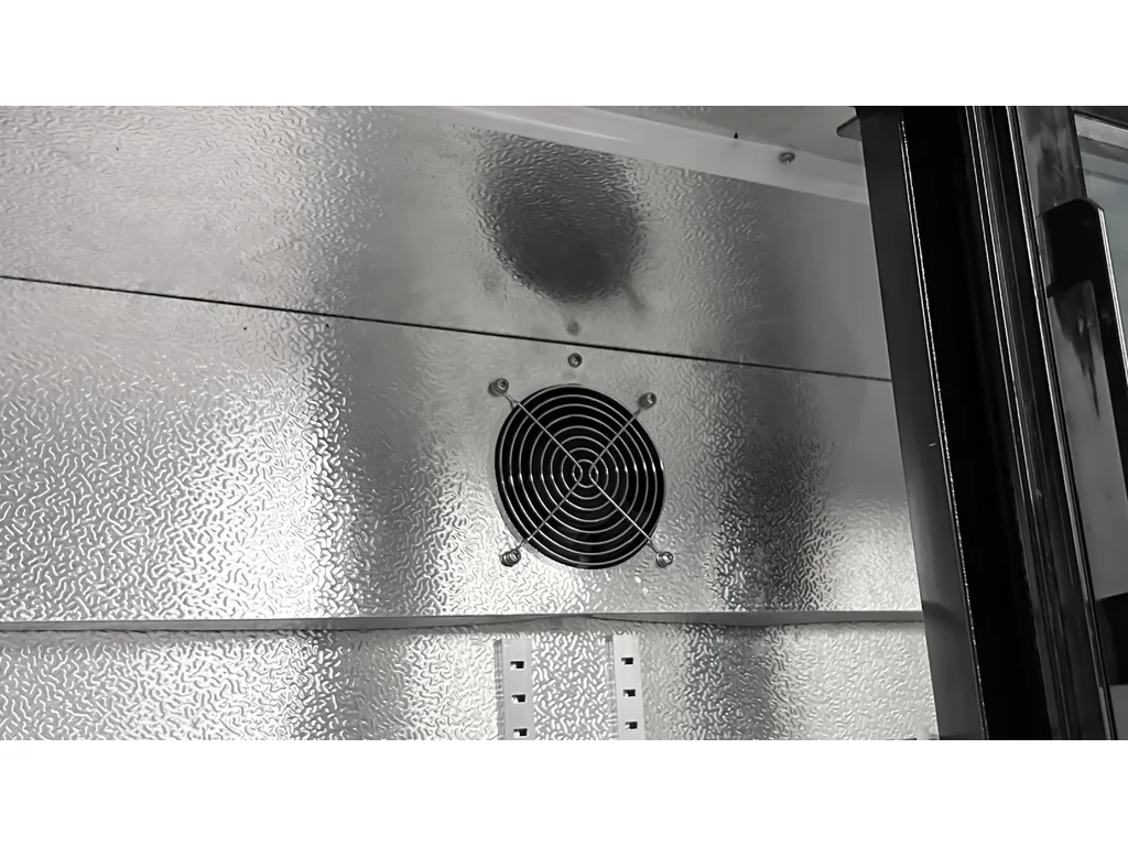 Barová chladnička - 1350 x 540 x 900 mm, s 3 sklenenými dverami a 2 policami - čierna – Obrázok 5