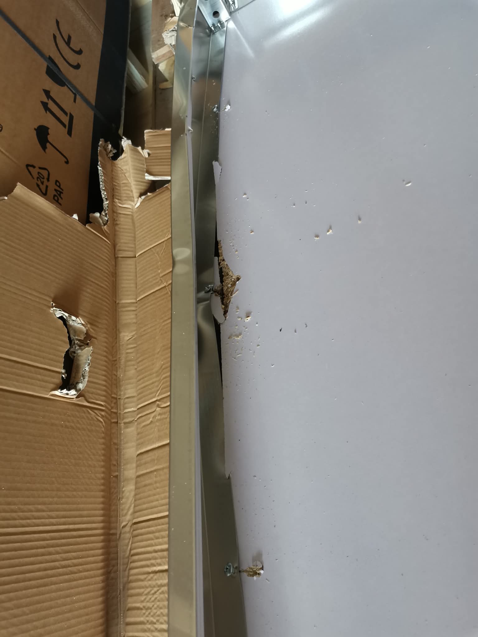 Nerezový pracovný stôl s lemom - 140 x 60 cm - so základnou policou Poškodený tovar – Obrázok 8